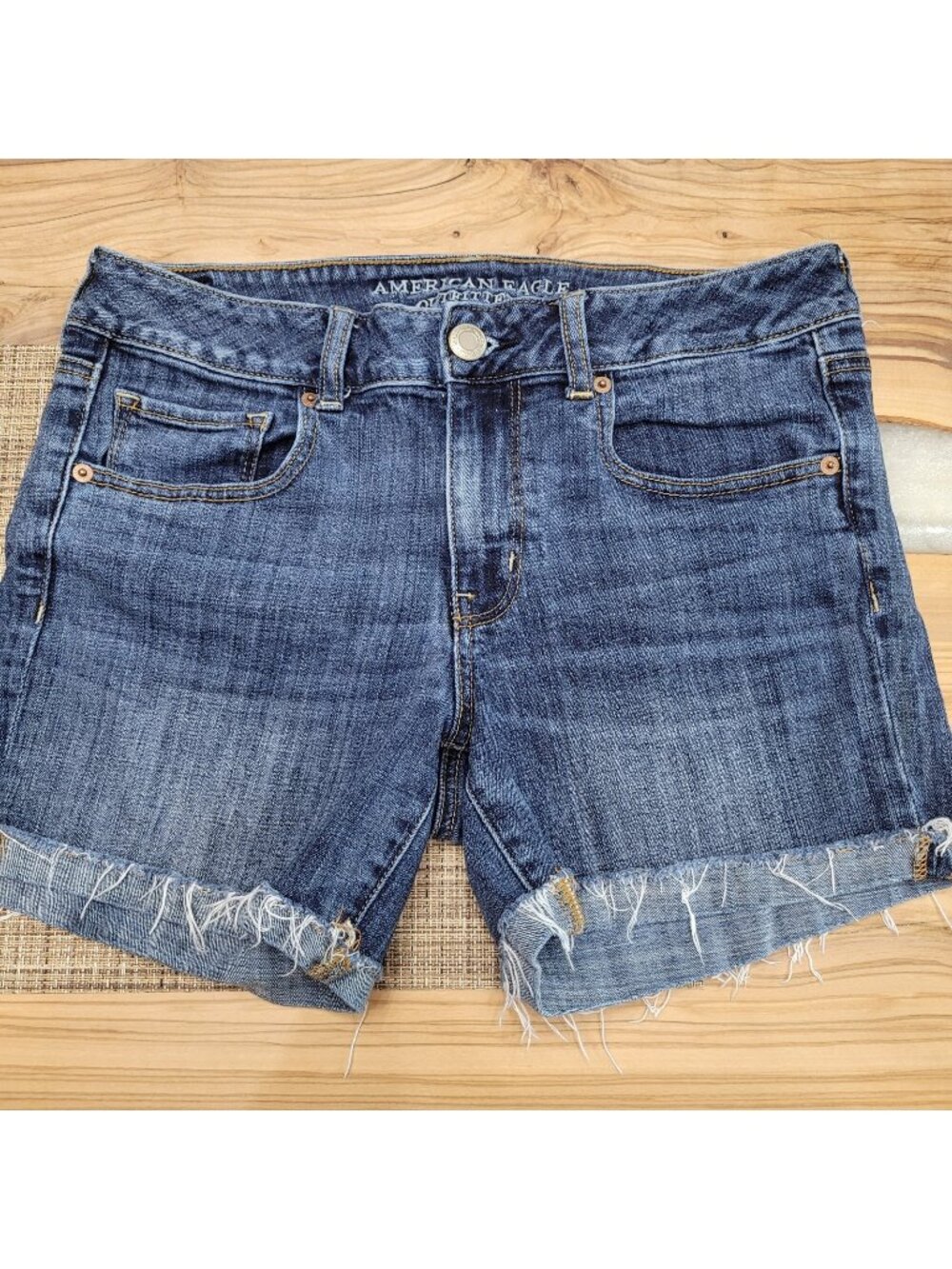 American Eagle Super Stretch  Raw Hem Denim Shorts Womens Size 12 Midi